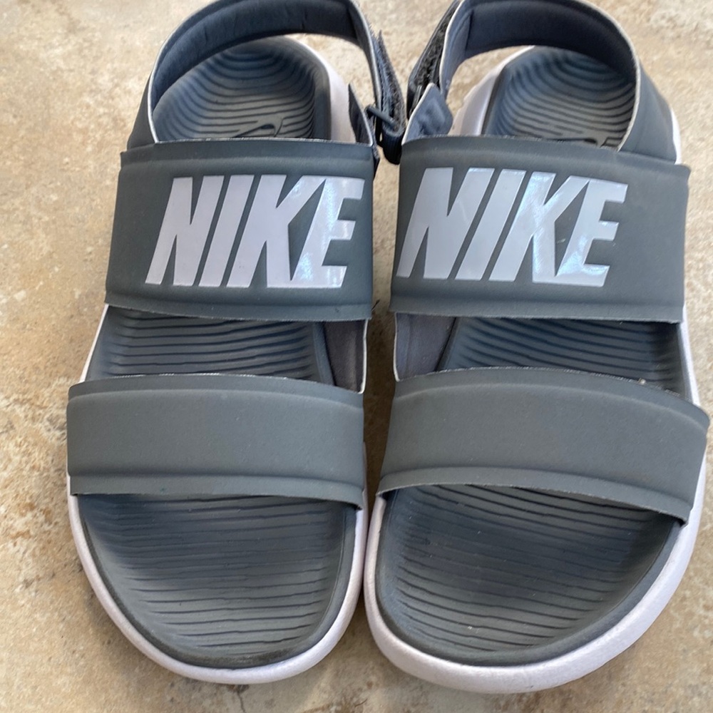 Nike women gray sandal size 6